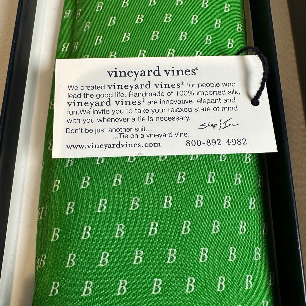Vineyard Vines Custom Collection Bold Green Patterned Tie NWT